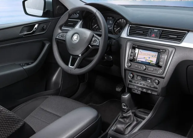 Skoda Spaceback 2013 хетчбек — 2