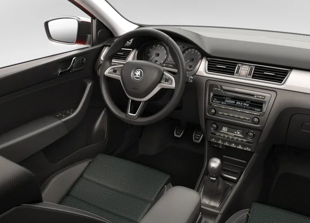 Skoda Spaceback 2013 хетчбек — 3