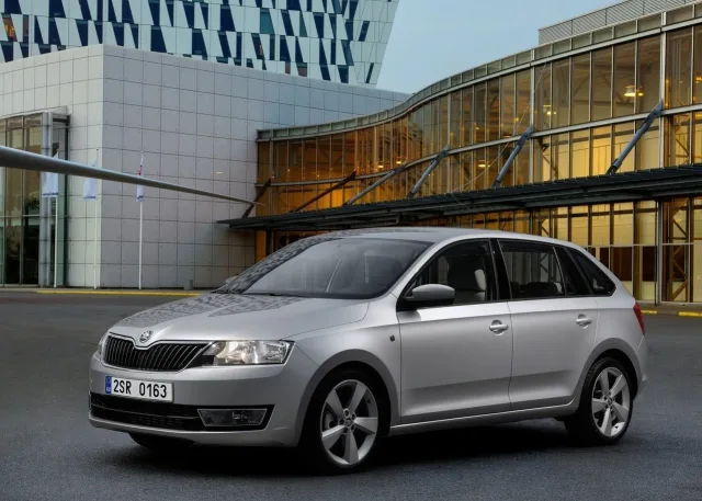 Skoda Spaceback 2013 хетчбек — 10