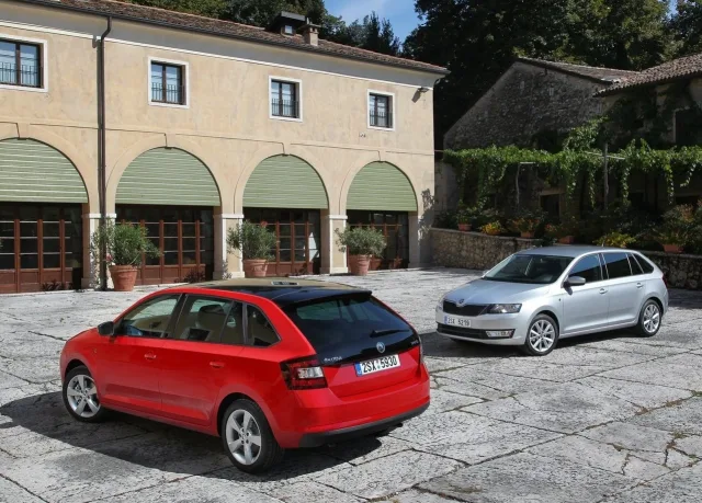 Skoda Spaceback 2013 хетчбек — 14