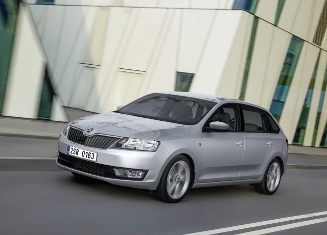 Skoda Spaceback 2013 хетчбек — 15