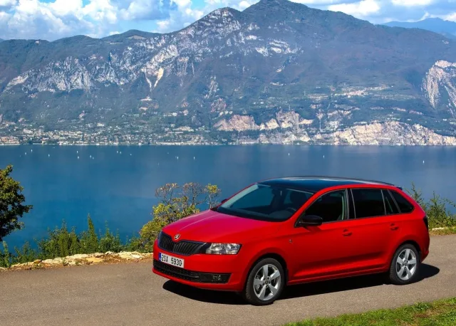 Skoda Spaceback 2013 хетчбек — 17