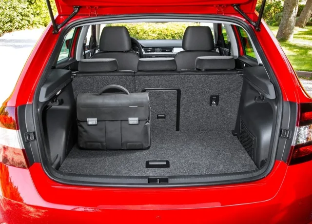 Skoda Spaceback 2013 хетчбек — 9