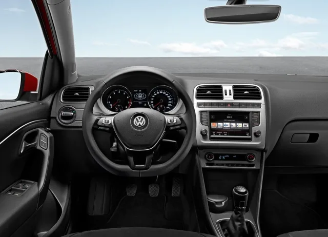 Volkswagen Polo 2014 3-дверний хетчбек — 2