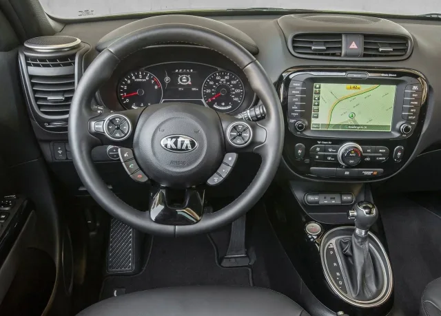 KIA Soul 2013 microvan — 2
