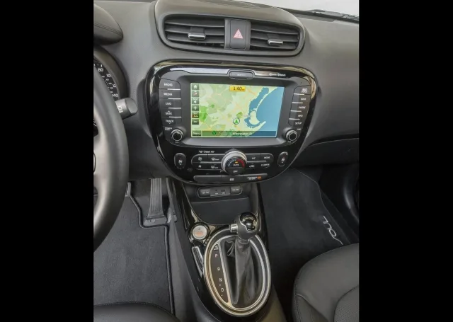 KIA Soul 2013 microvan — 4