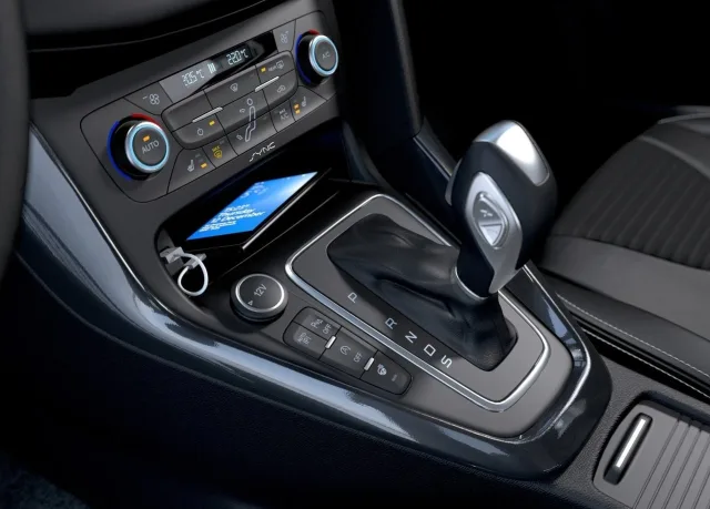 Ford Focus 2015 hatchback — 2