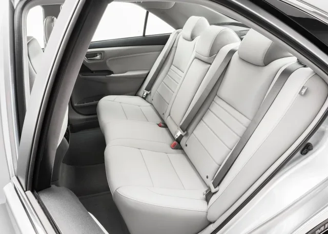 Toyota Camry 2015 седан — 5