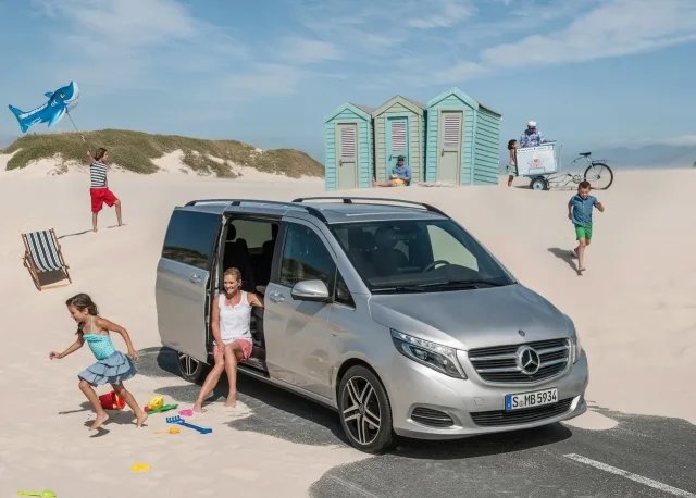 Mercedes-Benz V-class minivan — 2