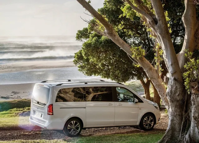 Mercedes-Benz V-class minivan — 4
