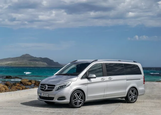 Mercedes-Benz V-class minivan — 7