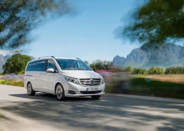 Mercedes-Benz V-class minivan — 9