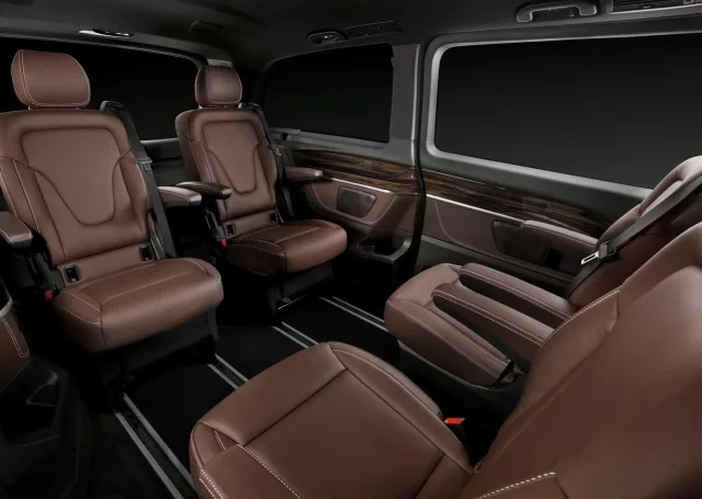 Mercedes-Benz V-class minivan — 14