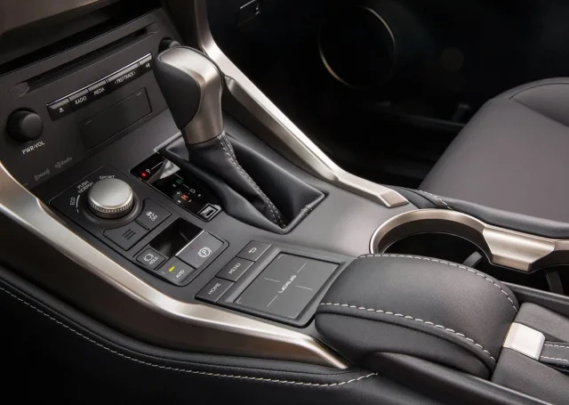 Lexus NX 200t 2.0 AT Executive — 3