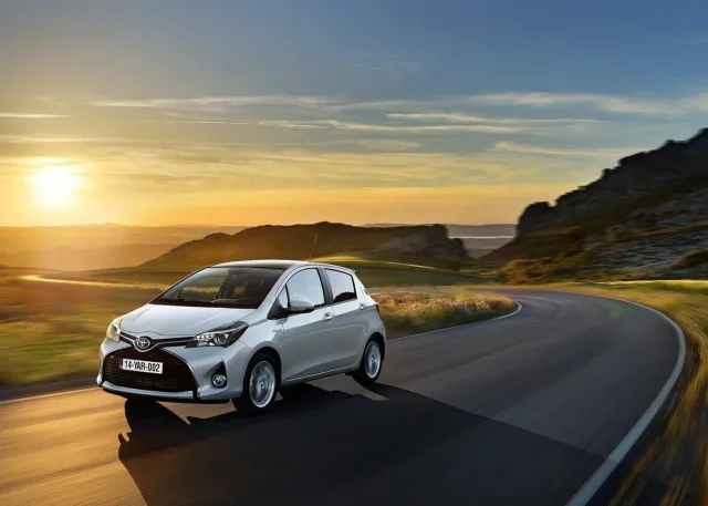 Toyota Yaris 1.3 AT Active — 6