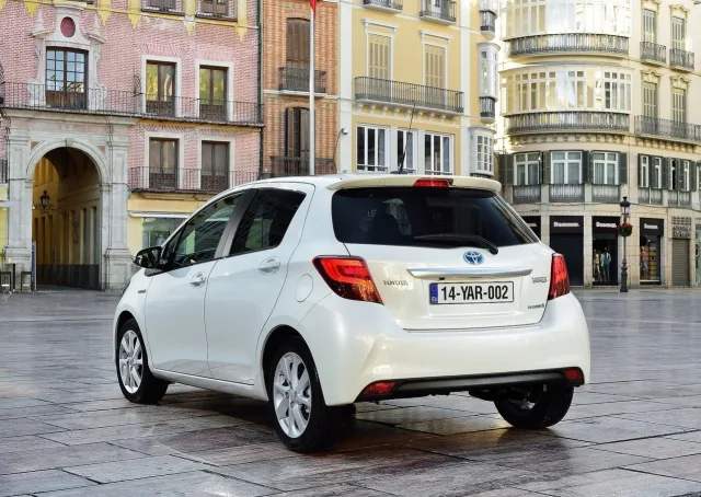 Toyota Yaris 1.3 AT Active — 7