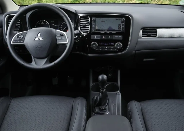 Mitsubishi Outlander 2014 (Мицубиси Аутлендер 2014) кроссовер — 2