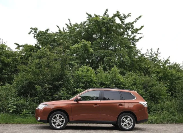 Mitsubishi Outlander 2014 (Мицубиси Аутлендер 2014) кроссовер — 11