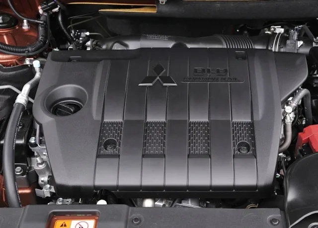 Mitsubishi Outlander 2014 (Мицубиси Аутлендер 2014) кроссовер — 12