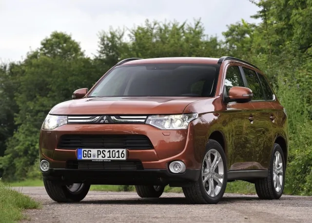Mitsubishi Outlander 2014 (Мицубиси Аутлендер 2014) кроссовер — 13