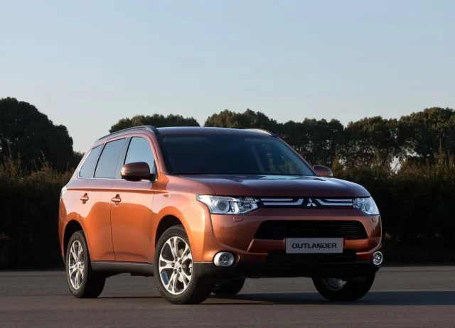 Mitsubishi Outlander 2014 (Мицубиси Аутлендер 2014) кроссовер — 14