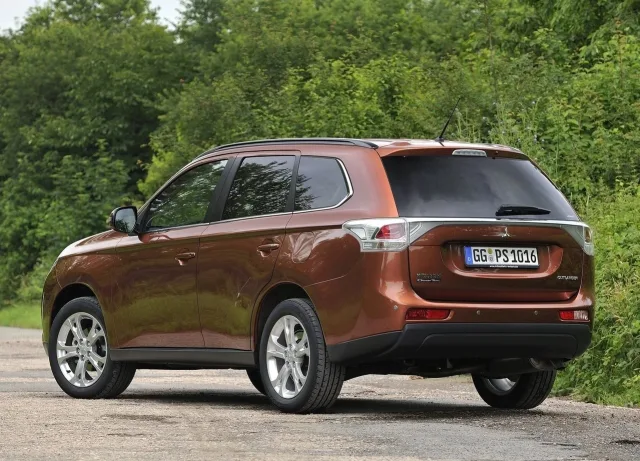 Mitsubishi Outlander 2014 (Мицубиси Аутлендер 2014) кроссовер — 15