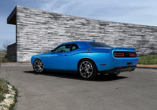 Dodge Challenger купе — 8