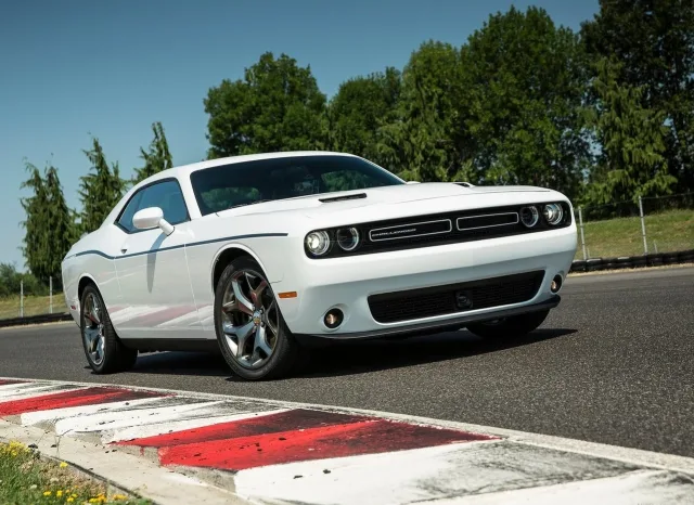 Dodge Challenger купе — 10