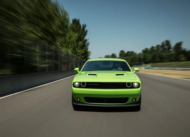 Dodge Challenger купе — 13