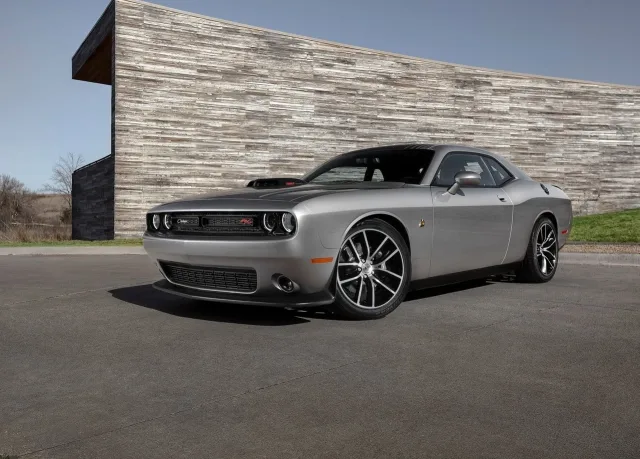 Dodge Challenger купе — 15