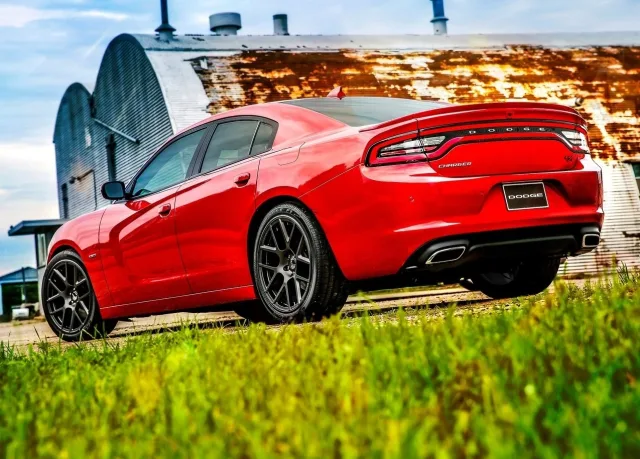Dodge Charger седан — 6