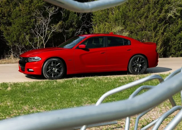 Dodge Charger седан — 7