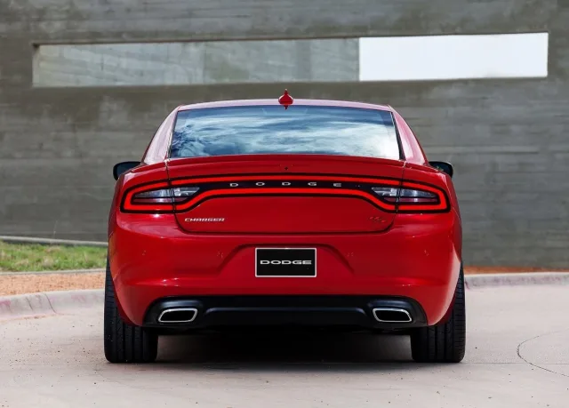 Dodge Charger седан — 8