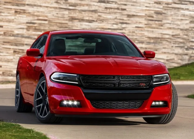 Dodge Charger седан — 10