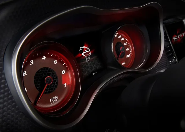Dodge Charger SRT Hellcat (Додж Чарджер СРТ Хелкет) седан — 6