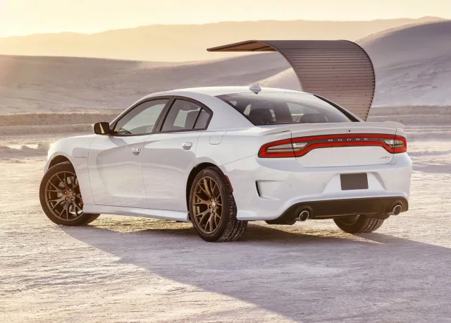 Dodge Charger SRT Hellcat (Додж Чарджер СРТ Хелкет) седан — 10