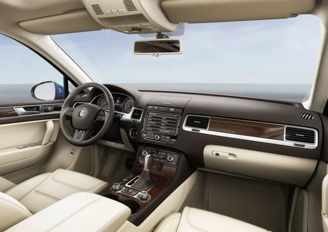 Volkswagen Touareg 2015 кросовер — 3