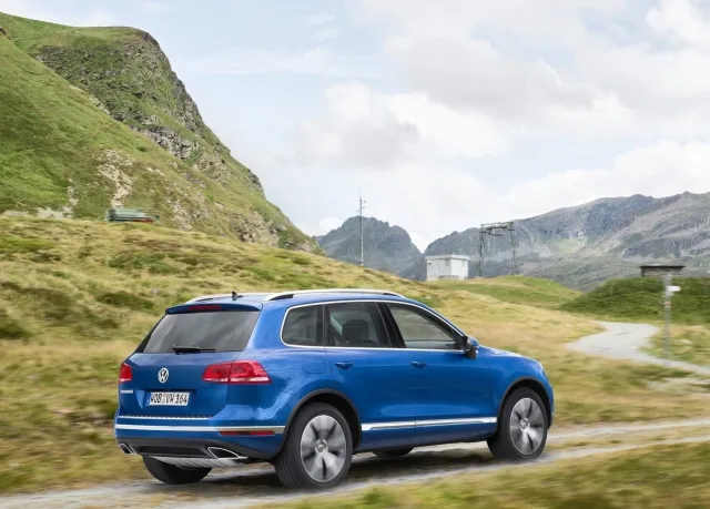 Volkswagen Touareg 2015 кросовер — 6