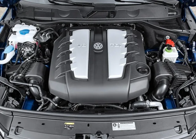 Volkswagen Touareg 2015 кросовер — 10