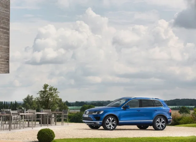 Volkswagen Touareg 2015 кросовер — 11