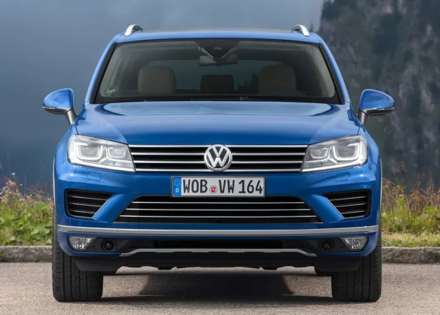 Volkswagen Touareg 2015 кросовер — 12