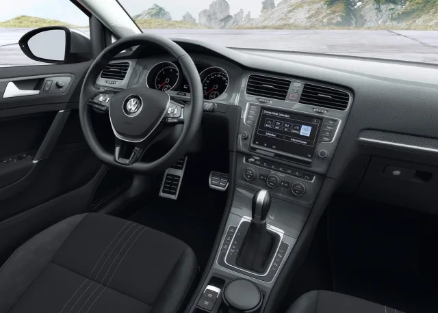 Volkswagen Golf Alltrack station wagon — 2