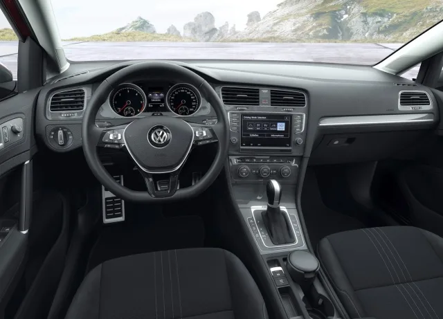 Volkswagen Golf Alltrack station wagon — 3