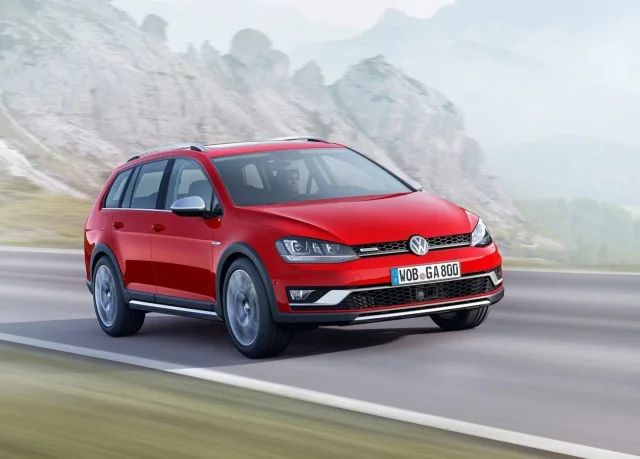 Volkswagen Golf Alltrack station wagon — 5