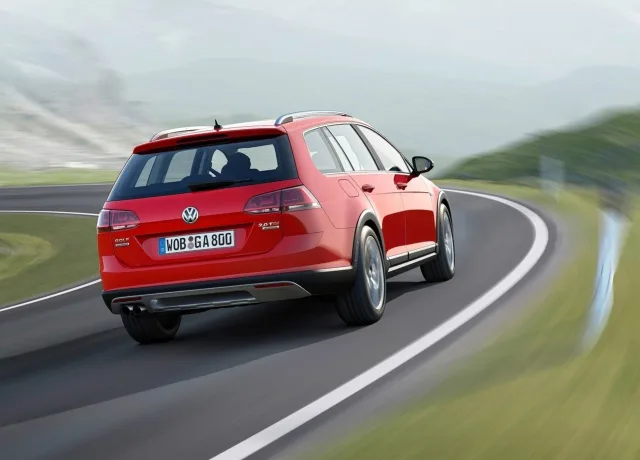 Volkswagen Golf Alltrack station wagon — 9