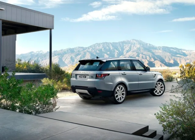 Land Rover Range Rover Sport 2013 позашляховик — 11