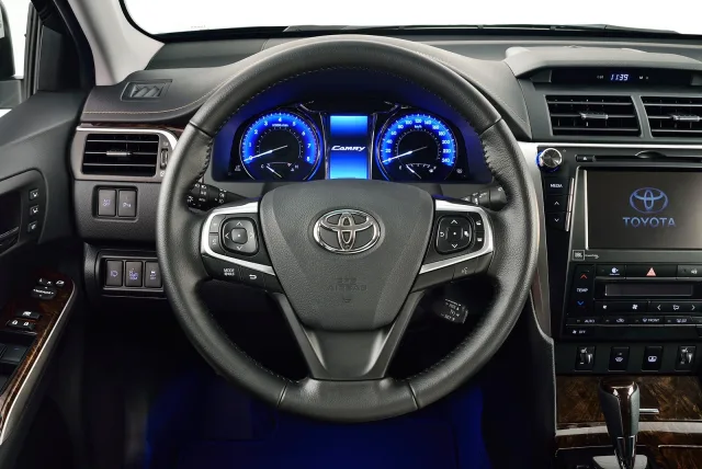 Toyota Camry 2015 седан — 6