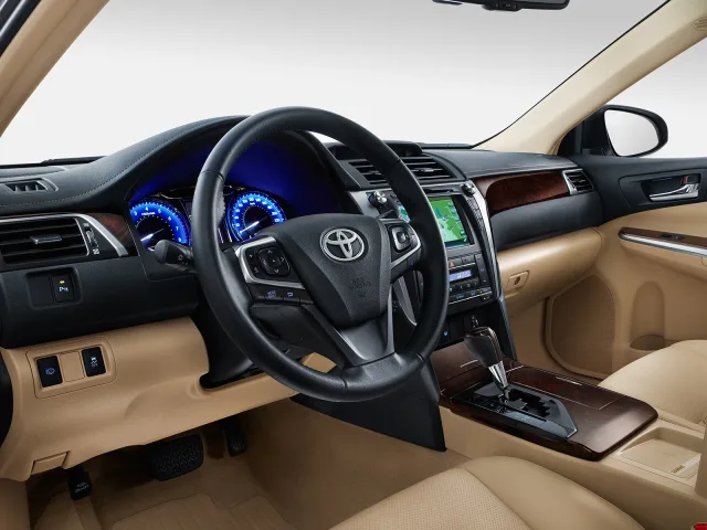 Toyota Camry 2015 седан — 8