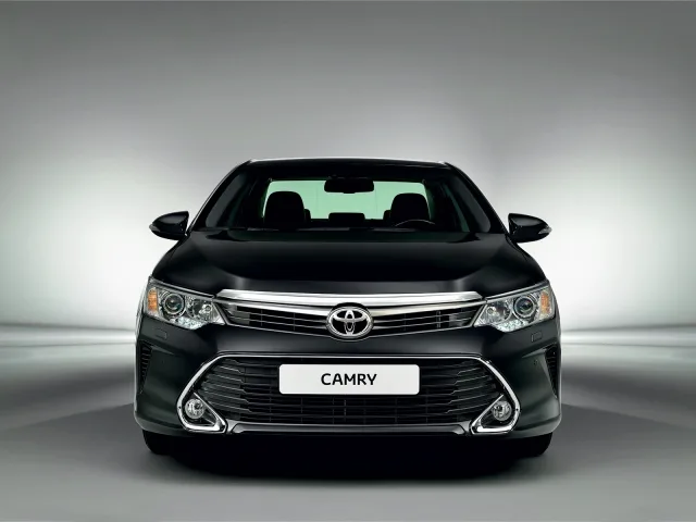 Toyota Camry 2015 седан — 11