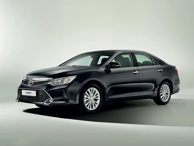 Toyota Camry 2015 седан — 13